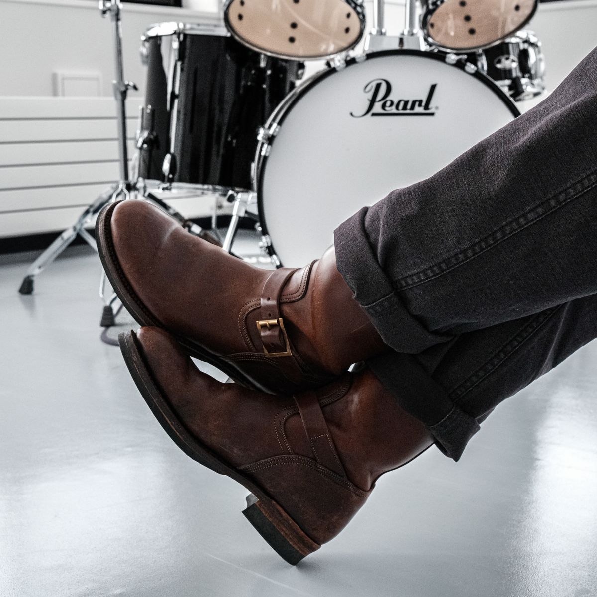 Photo by yokohama_menswear on January 2, 2024 of the Motor Engineer Boots in Antique Brown Italian Horsebutt.