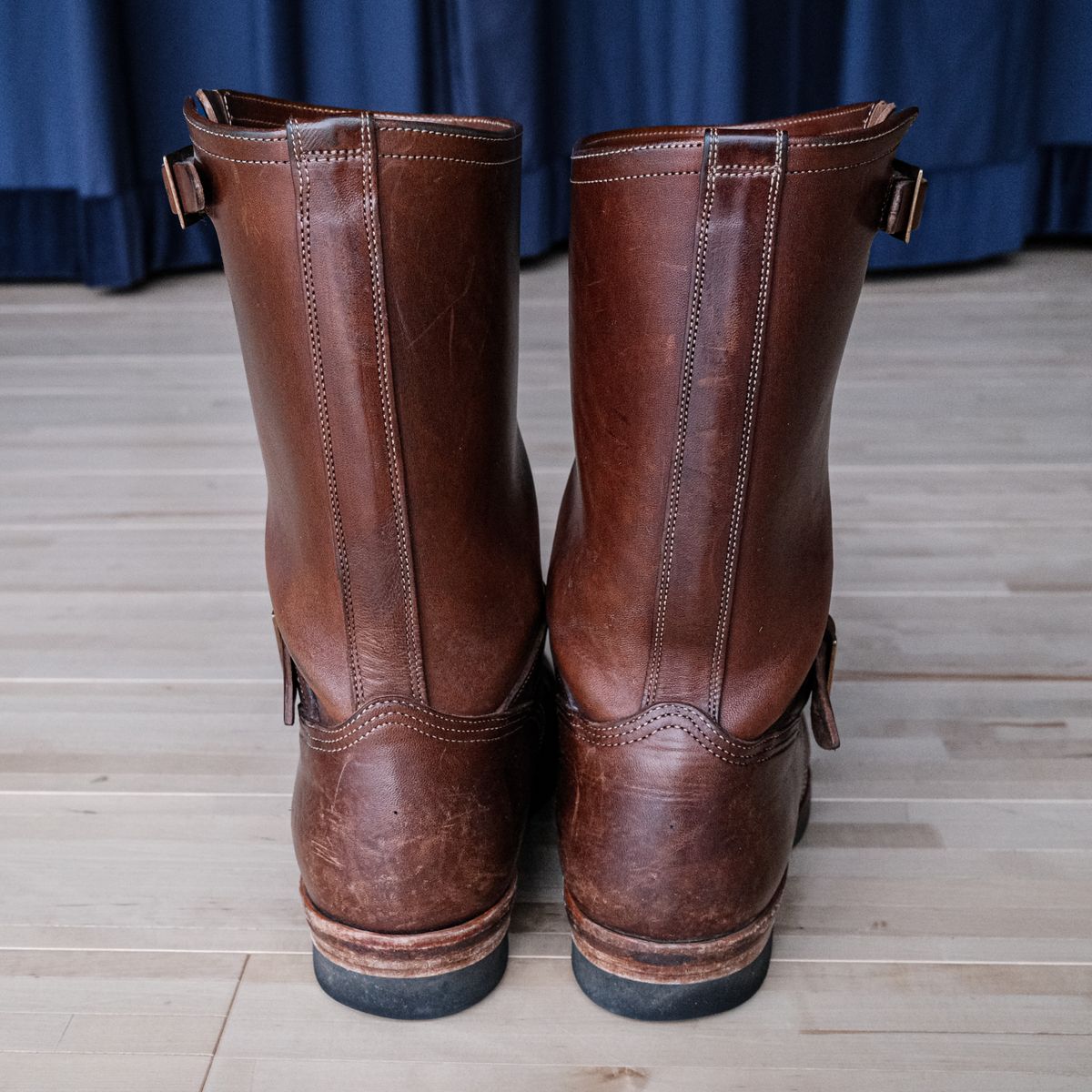 Photo by yokohama_menswear on January 2, 2024 of the Motor Engineer Boots in Antique Brown Italian Horsebutt.