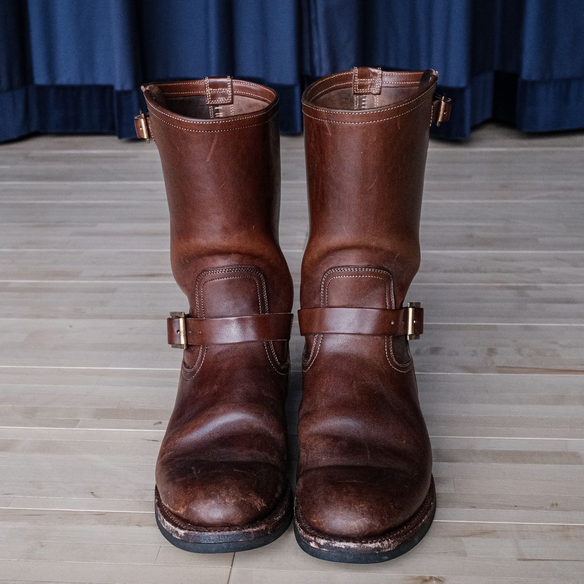 Photo by yokohama_menswear on January 2, 2024 of the Motor Engineer Boots in Antique Brown Italian Horsebutt.