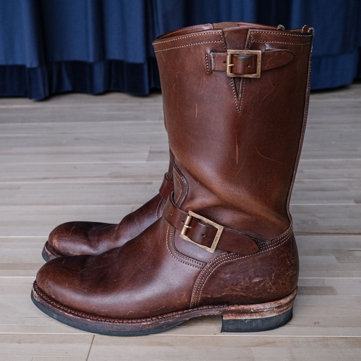 Photo by yokohama_menswear on January 2, 2024 of the Motor Engineer Boots in Antique Brown Italian Horsebutt.