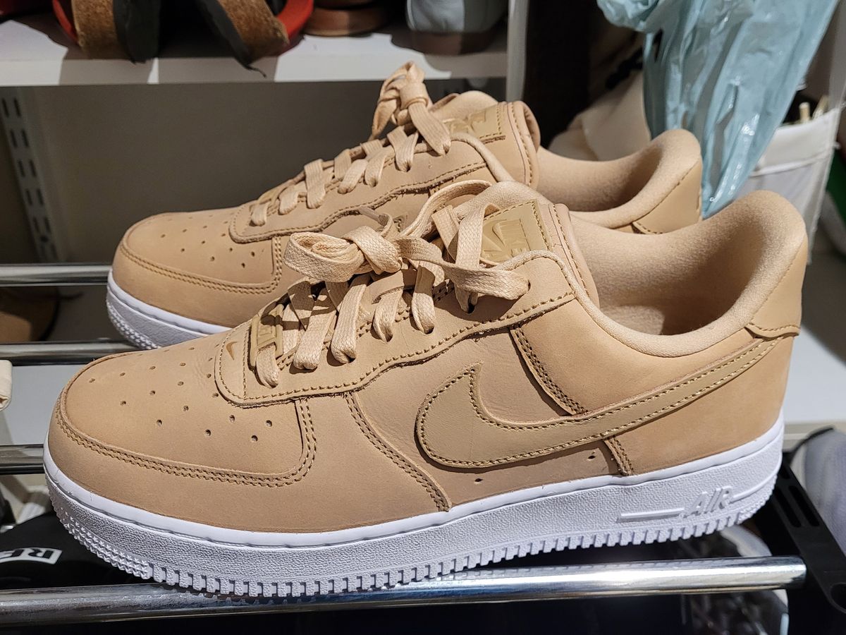 Photo by katiet on October 1, 2023 of the Nike AIR FORCE 1 '07 PRM VACHETTA TAN / WHITE in Unknown Leather.