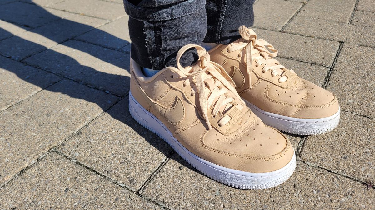 Photo by katiet on October 6, 2023 of the Nike AIR FORCE 1 '07 PRM VACHETTA TAN / WHITE in Unknown Leather.