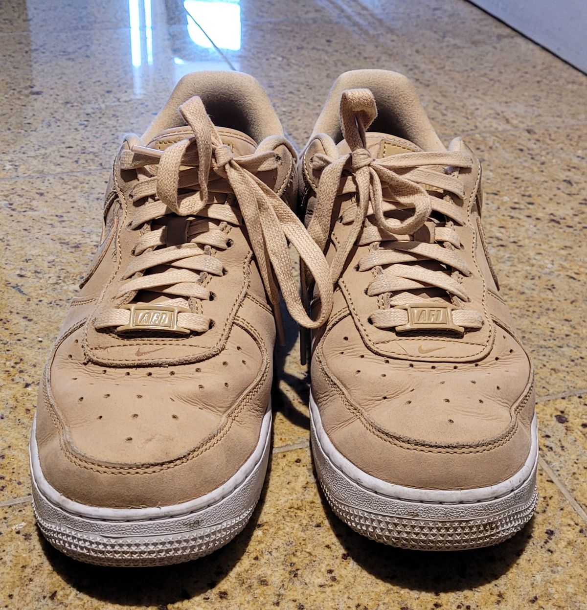 Photo by katiet on November 3, 2023 of the Nike AIR FORCE 1 '07 PRM VACHETTA TAN / WHITE in Unknown Leather.