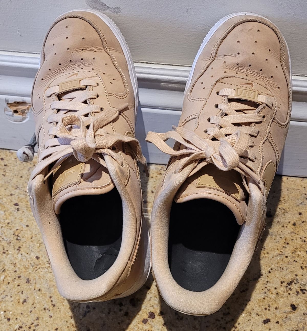 Photo by katiet on November 3, 2023 of the Nike AIR FORCE 1 '07 PRM VACHETTA TAN / WHITE in Unknown Leather.