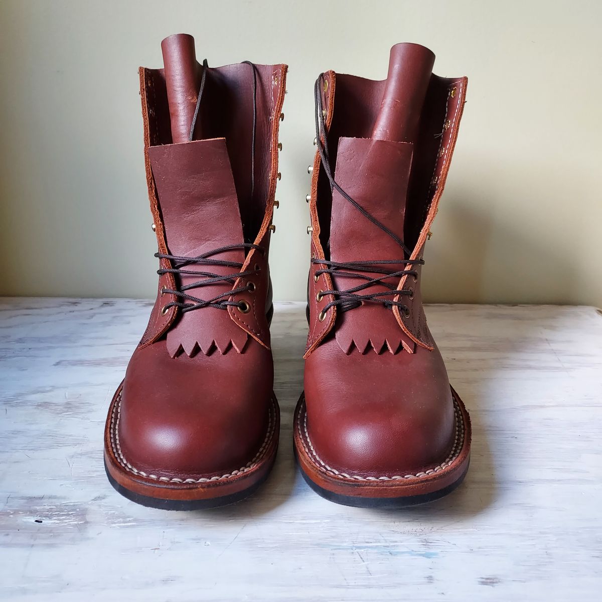 Photo by River on October 2, 2024 of the White's Stockman in Seidel Red Dog Oil Tan.