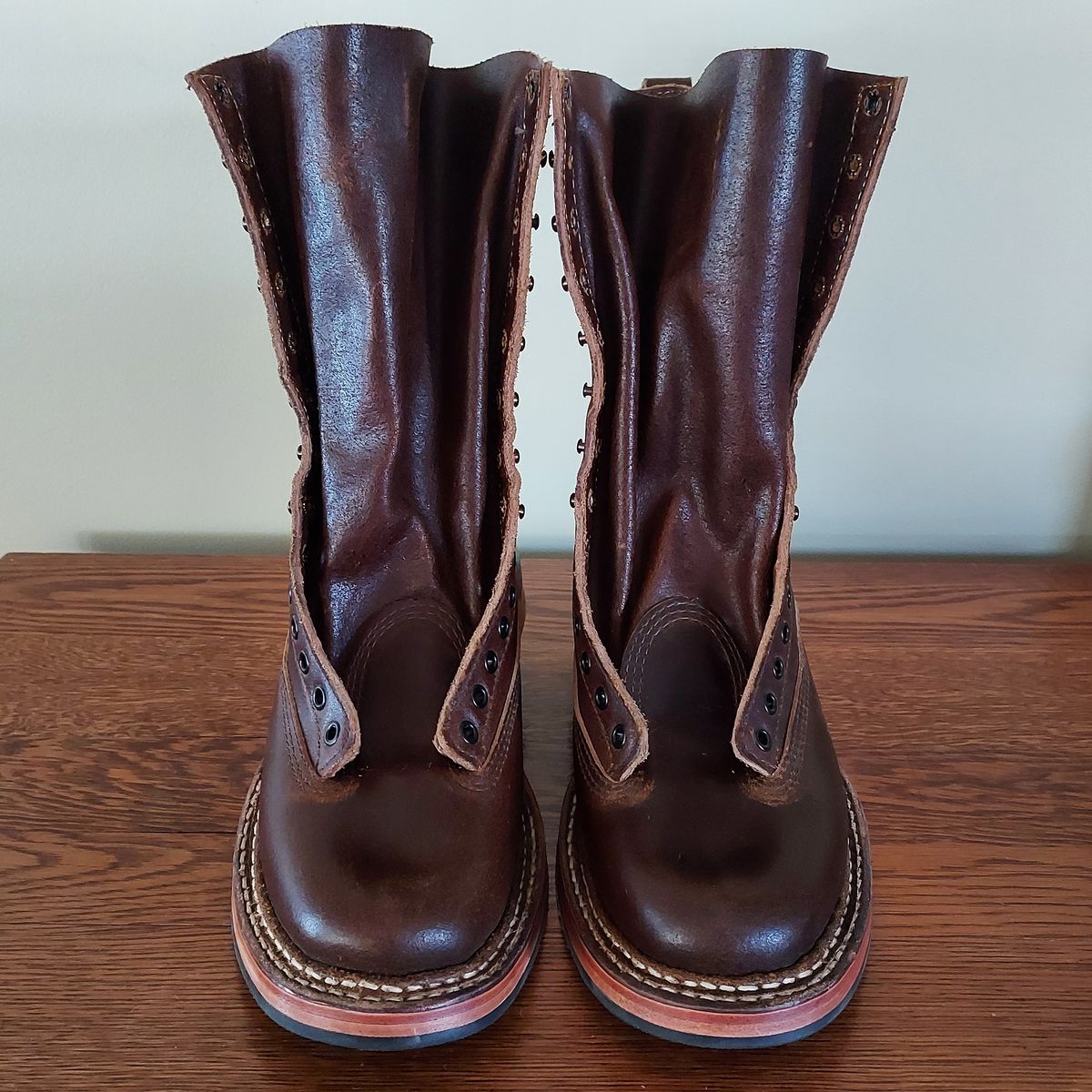 Photo by River on October 1, 2023 of the White's Bounty Hunter in Horween Cinnamon Waxed Flesh.