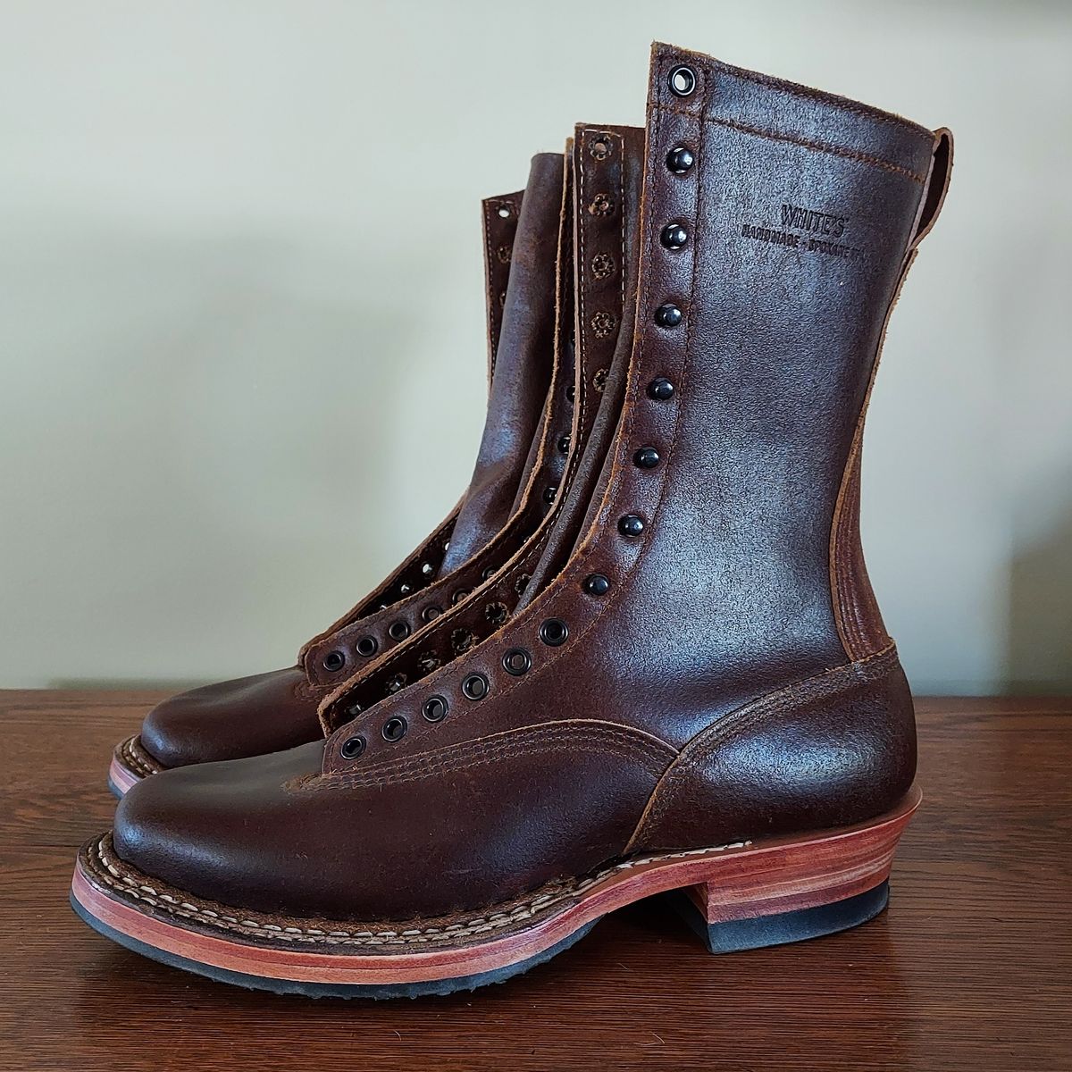 Photo by River on October 1, 2023 of the White's Bounty Hunter in Horween Cinnamon Waxed Flesh.