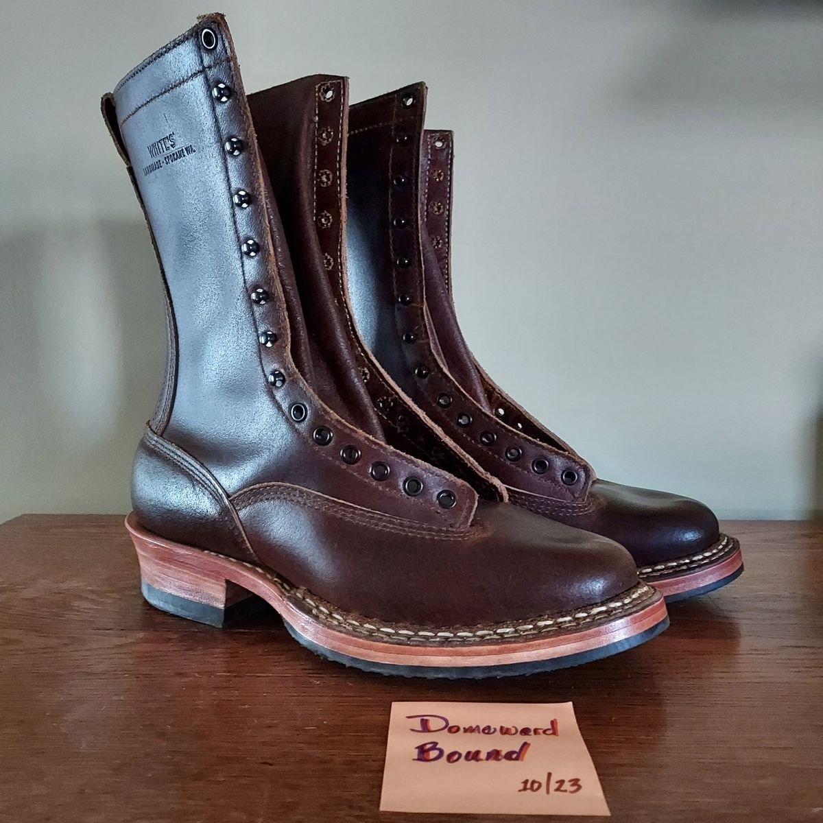 Photo by River on October 1, 2023 of the White's Bounty Hunter in Horween Cinnamon Waxed Flesh.
