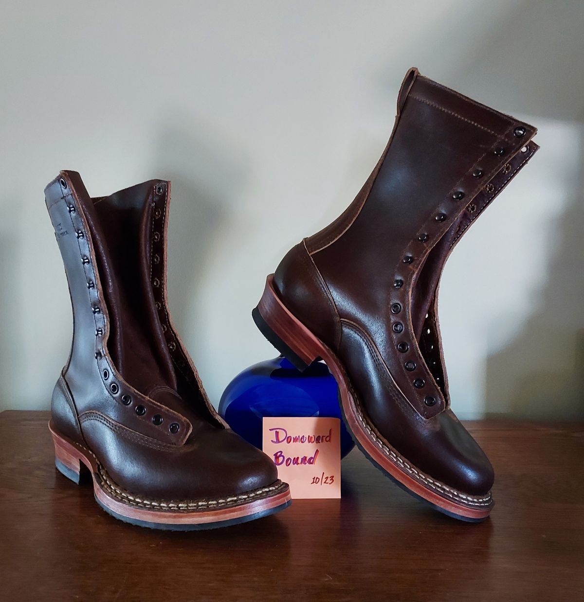 Photo by River on October 1, 2023 of the White's Bounty Hunter in Horween Cinnamon Waxed Flesh.