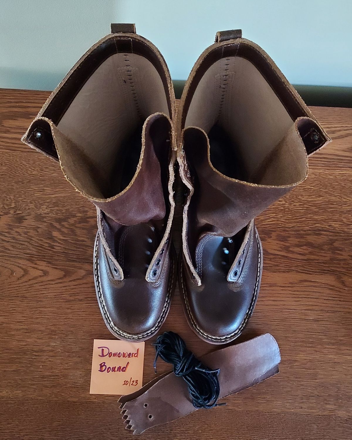 Photo by River on October 1, 2023 of the White's Bounty Hunter in Horween Cinnamon Waxed Flesh.