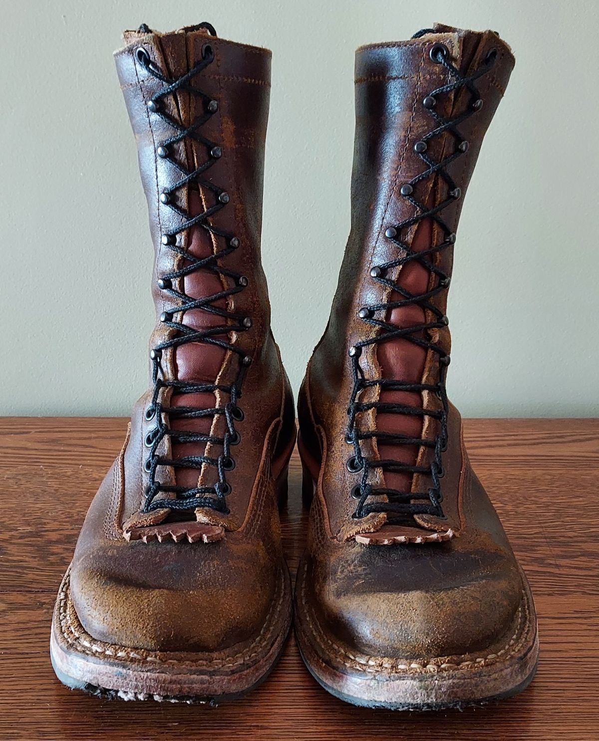 Photo by River on November 1, 2023 of the White's Bounty Hunter in Horween Cinnamon Waxed Flesh.