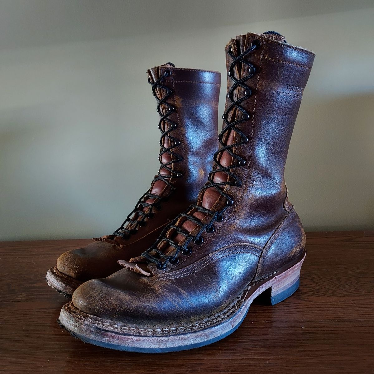 Photo by River on November 1, 2023 of the White's Bounty Hunter in Horween Cinnamon Waxed Flesh.