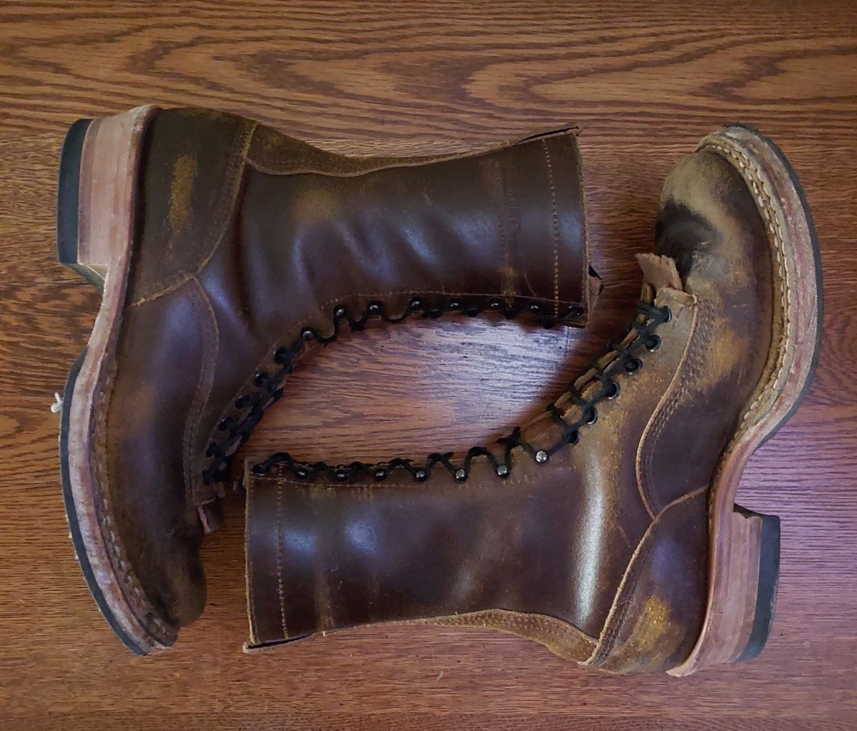 Photo by River on November 1, 2023 of the White's Bounty Hunter in Horween Cinnamon Waxed Flesh.
