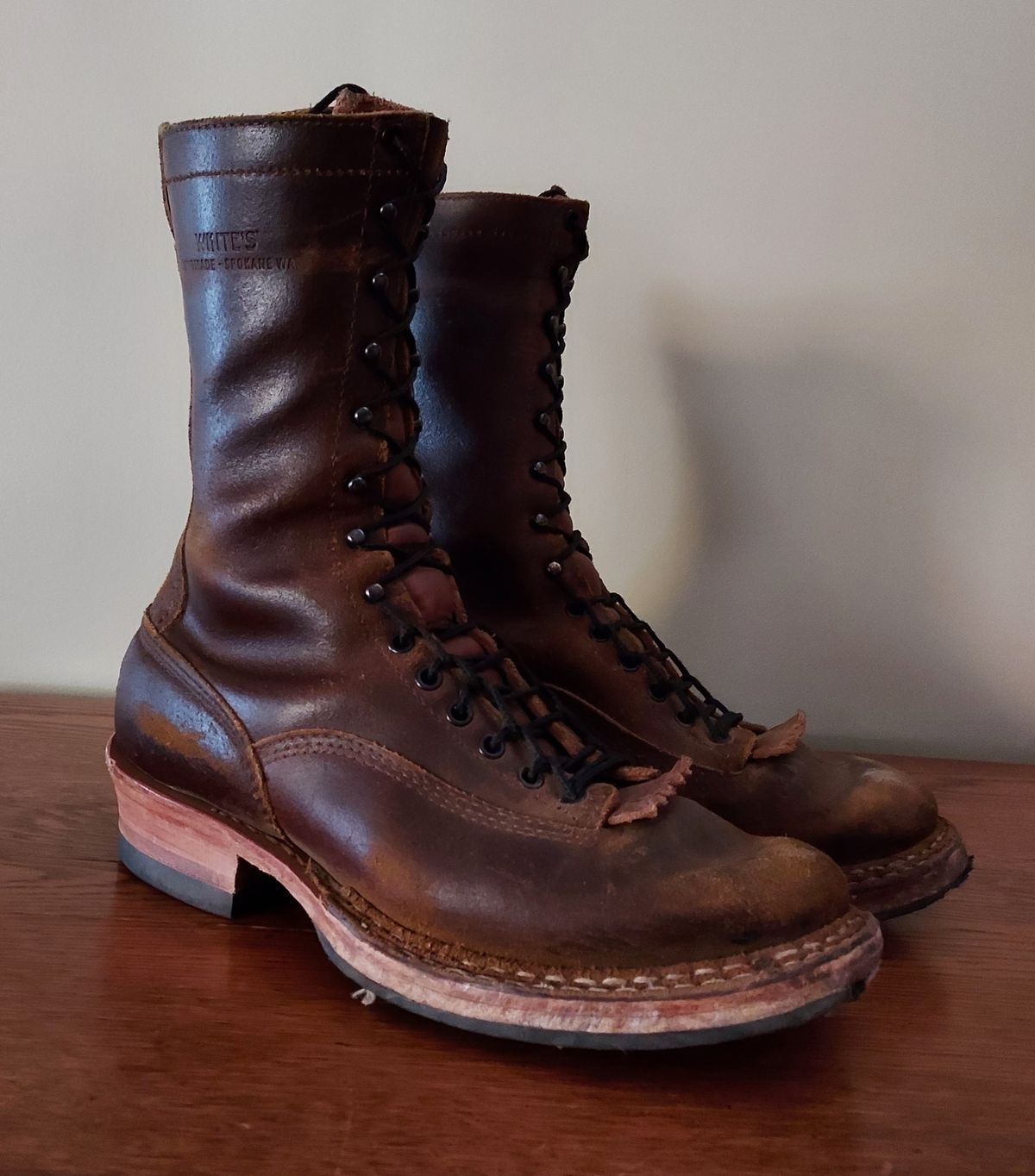 Photo by River on November 1, 2023 of the White's Bounty Hunter in Horween Cinnamon Waxed Flesh.