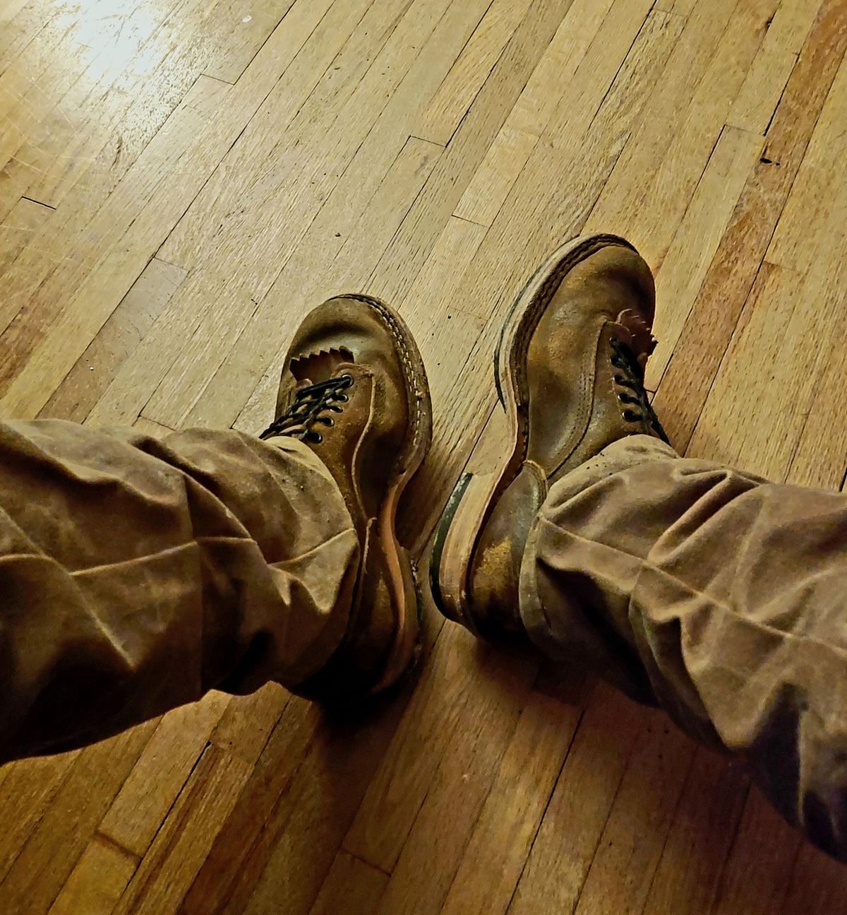 Photo by River on November 22, 2023 of the White's Bounty Hunter in Horween Cinnamon Waxed Flesh.