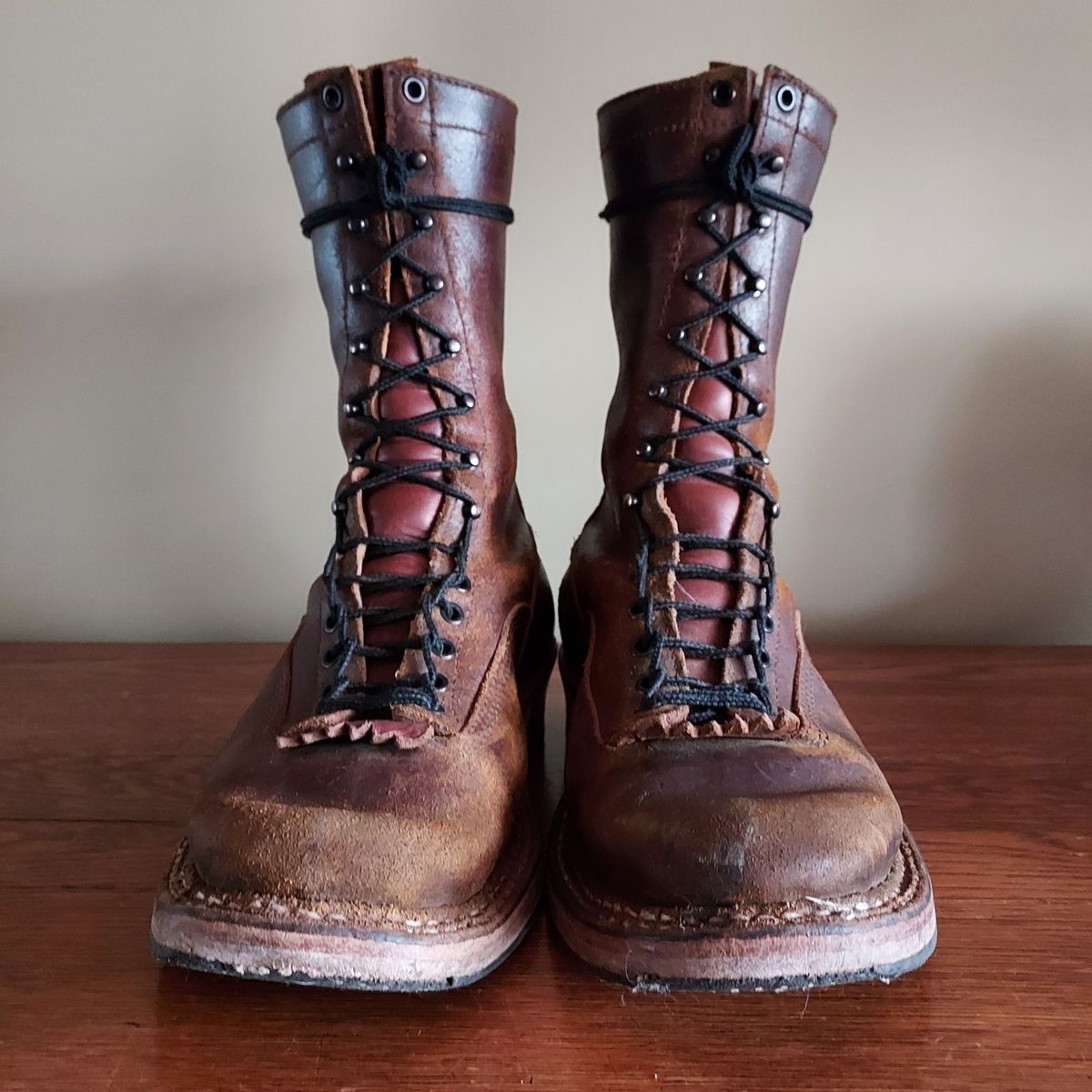 Photo by River on December 1, 2023 of the White's Bounty Hunter in Horween Cinnamon Waxed Flesh.