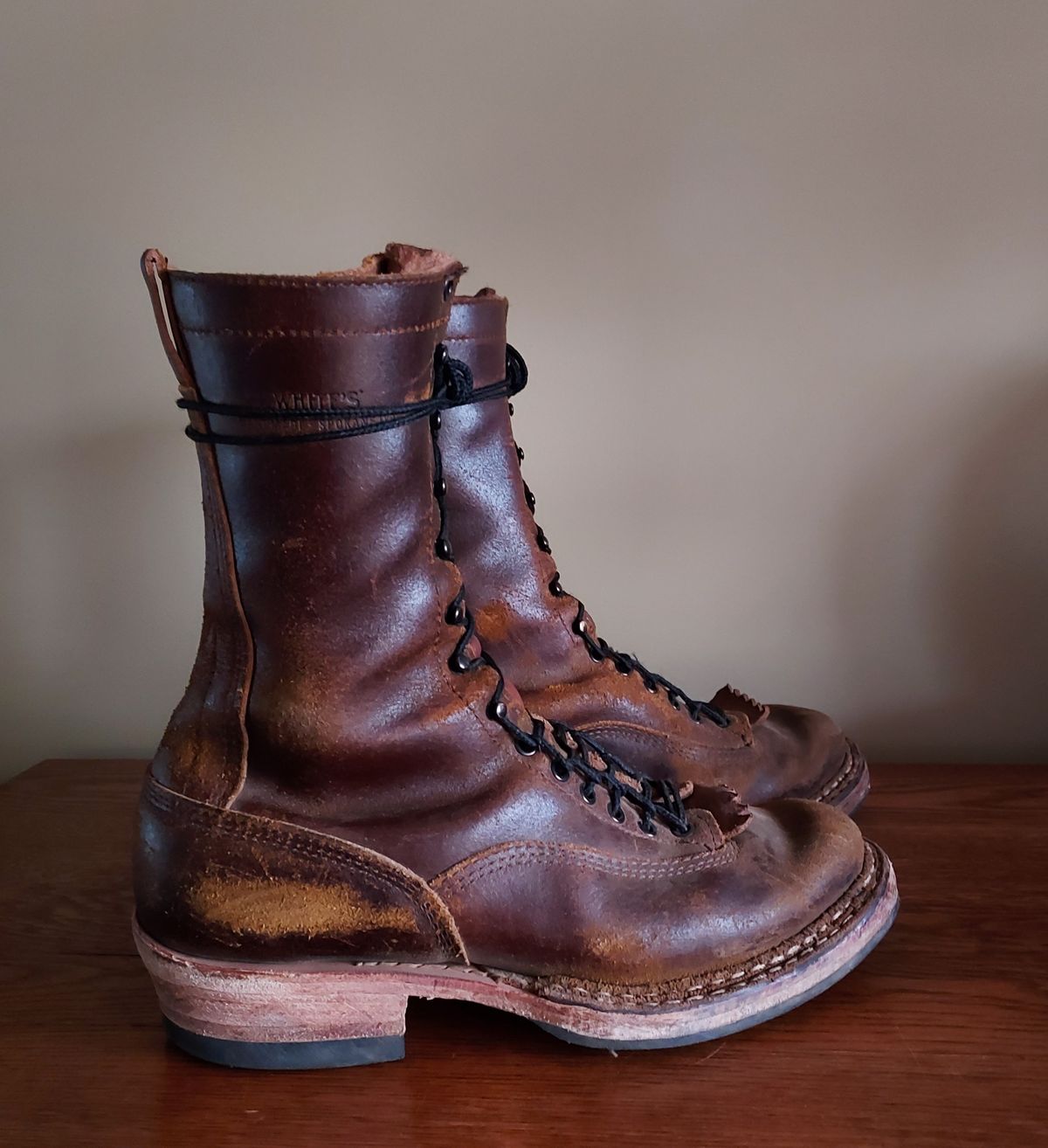 Photo by River on December 1, 2023 of the White's Bounty Hunter in Horween Cinnamon Waxed Flesh.