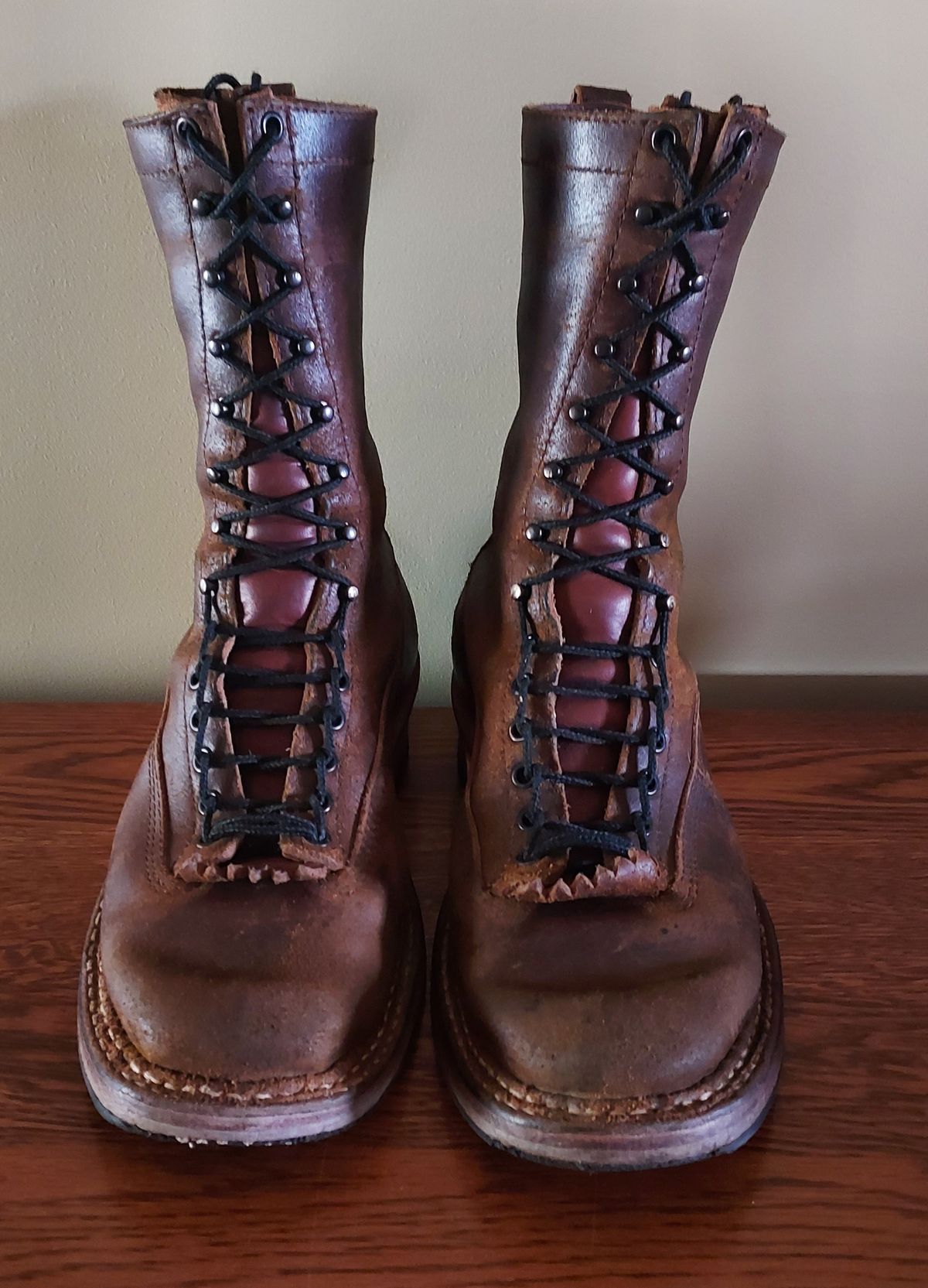 Photo by River on January 1, 2024 of the White's Bounty Hunter in Horween Cinnamon Waxed Flesh.