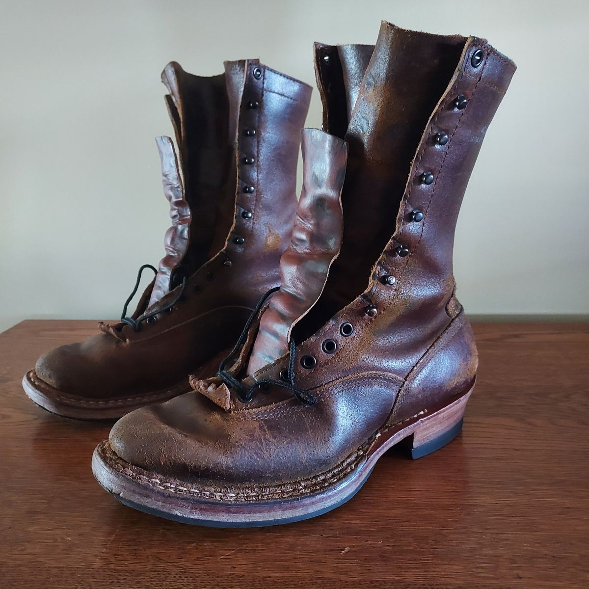 Photo by River on January 1, 2024 of the White's Bounty Hunter in Horween Cinnamon Waxed Flesh.