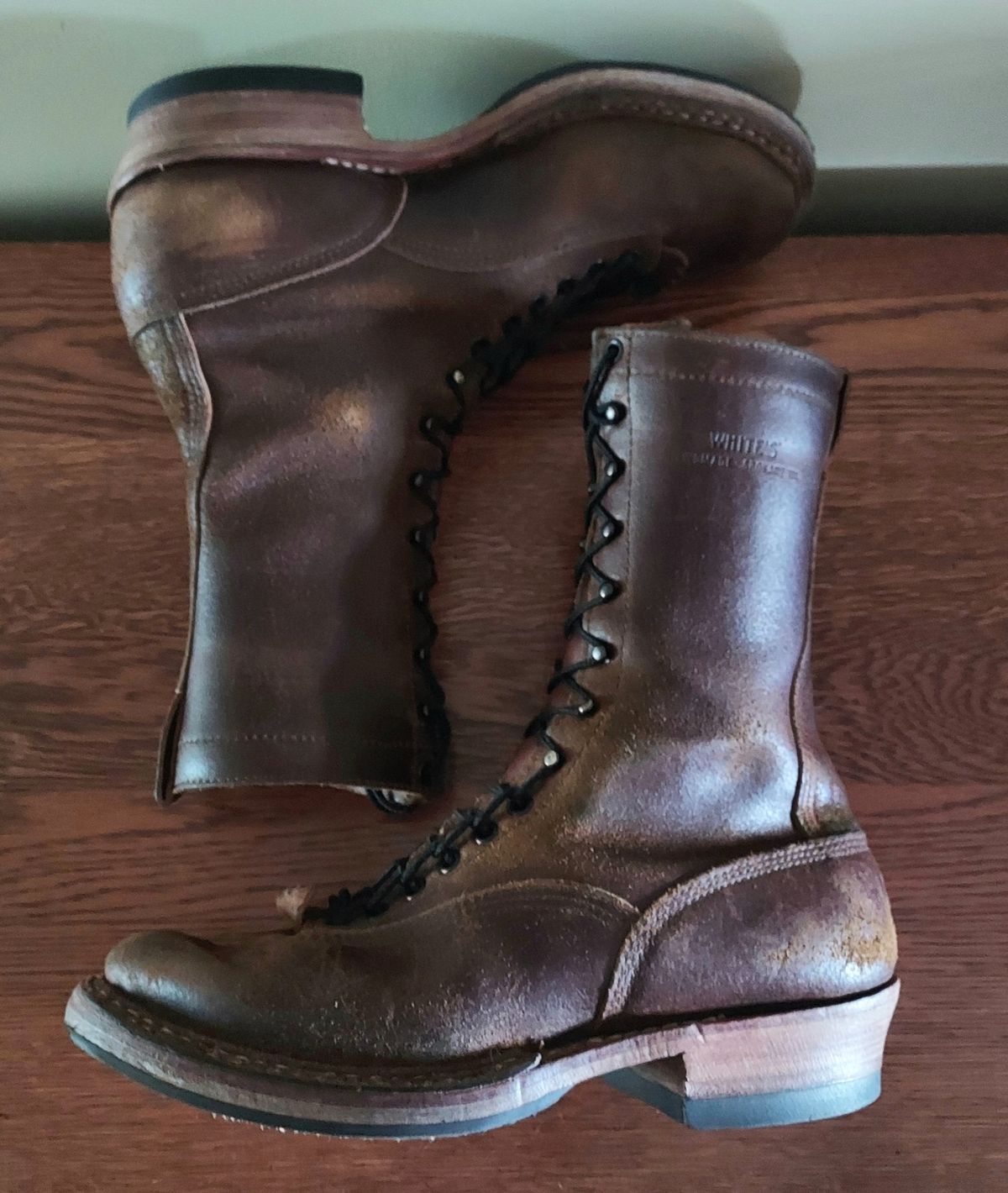 Photo by River on January 1, 2024 of the White's Bounty Hunter in Horween Cinnamon Waxed Flesh.