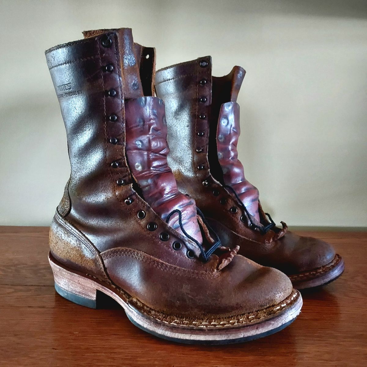 Photo by River on January 1, 2024 of the White's Bounty Hunter in Horween Cinnamon Waxed Flesh.