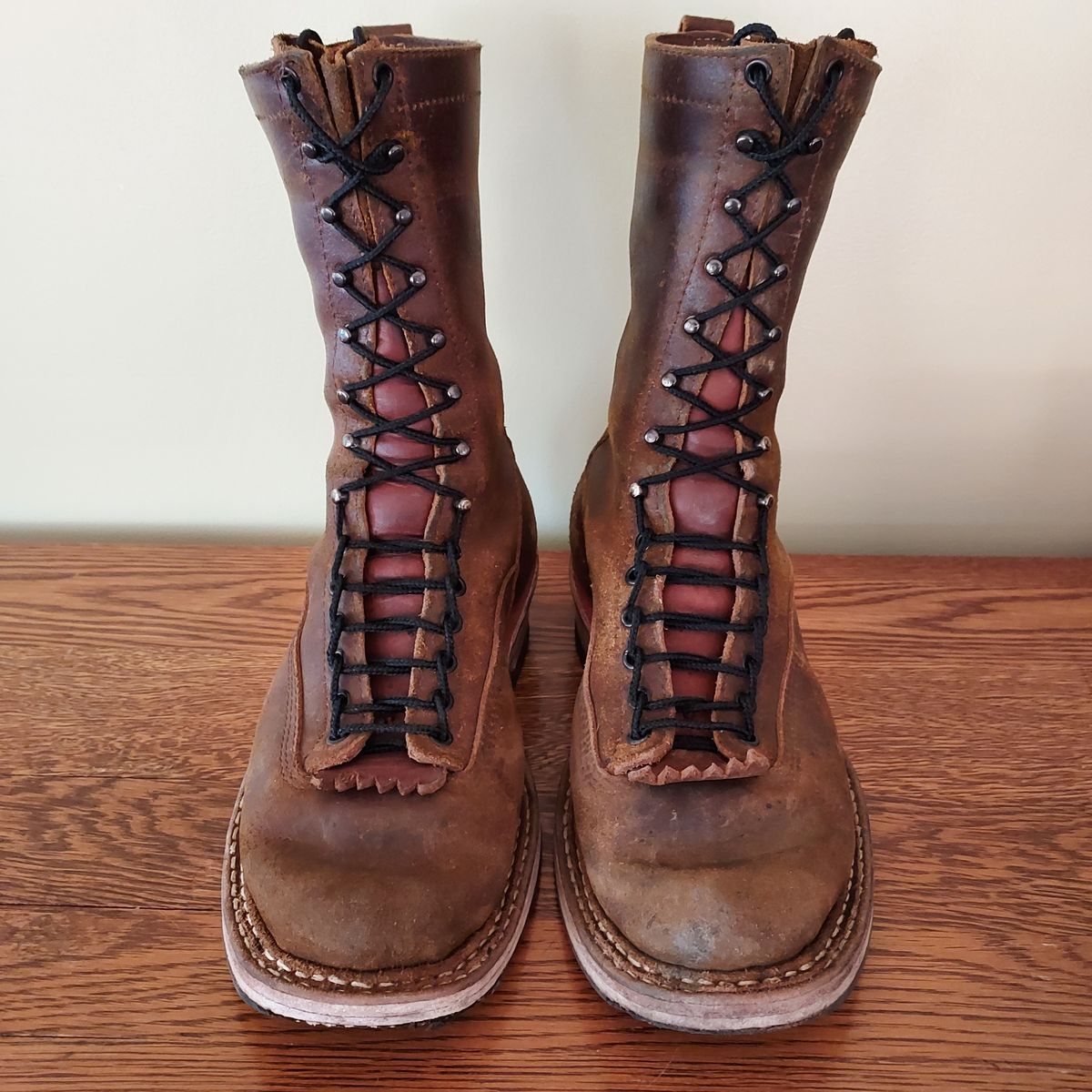 Photo by River on February 5, 2024 of the White's Bounty Hunter in Horween Cinnamon Waxed Flesh.
