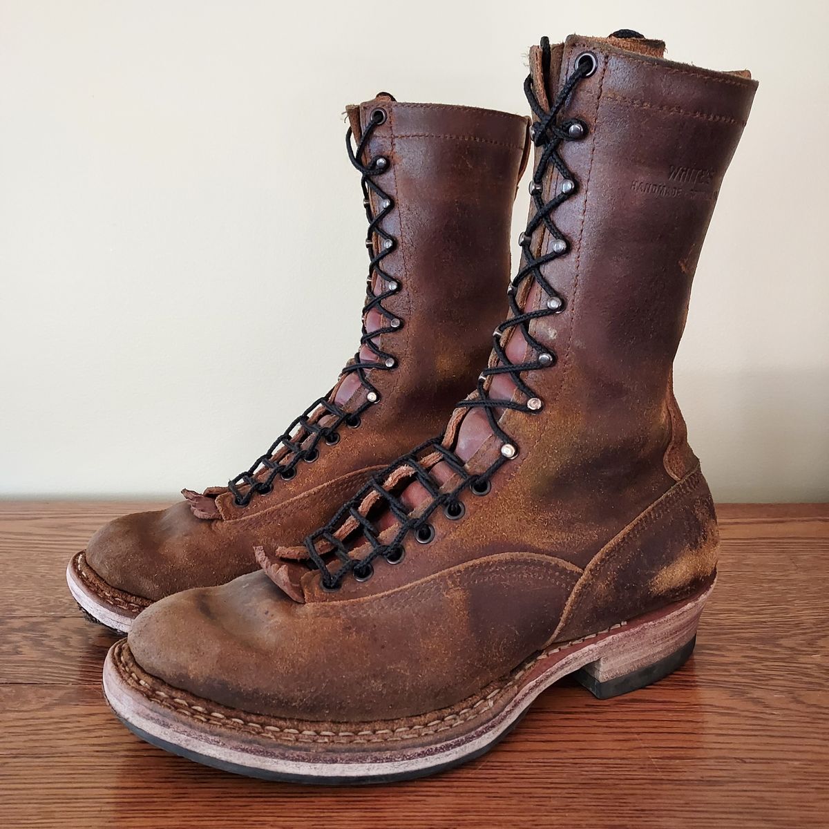 Photo by River on February 5, 2024 of the White's Bounty Hunter in Horween Cinnamon Waxed Flesh.