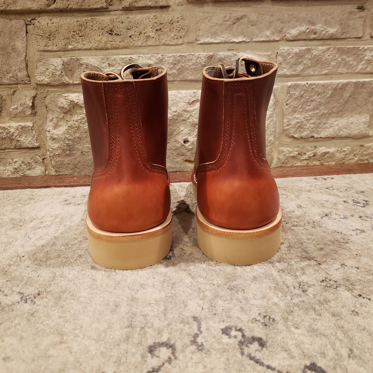 Photo by woutvafan on October 1, 2024 of the Nicks Free Range in Wickett & Craig Tan Oiled Latigo.