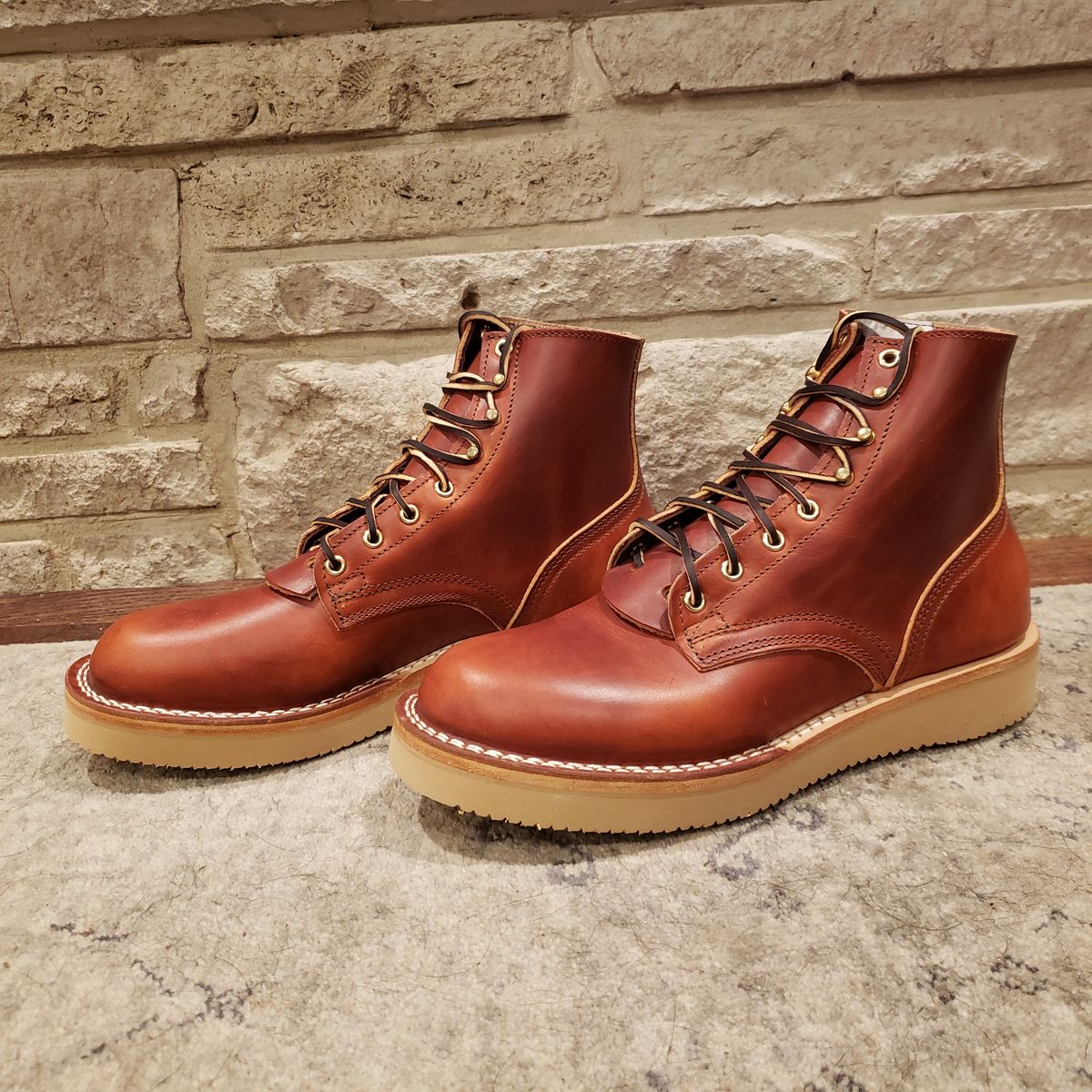 Photo by woutvafan on October 1, 2024 of the Nicks Free Range in Wickett & Craig Tan Oiled Latigo.