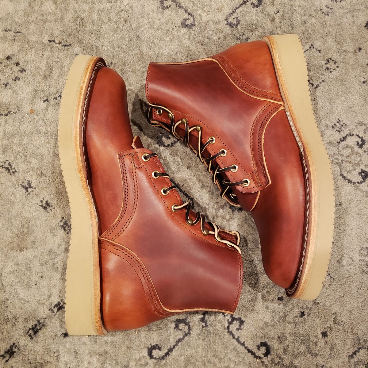 Photo by woutvafan on October 1, 2024 of the Nicks Free Range in Wickett & Craig Tan Oiled Latigo.
