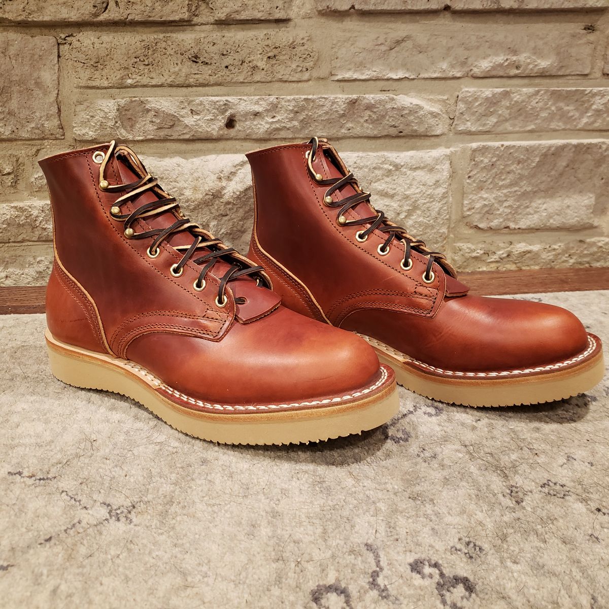 Photo by woutvafan on October 1, 2024 of the Nicks Free Range in Wickett & Craig Tan Oiled Latigo.