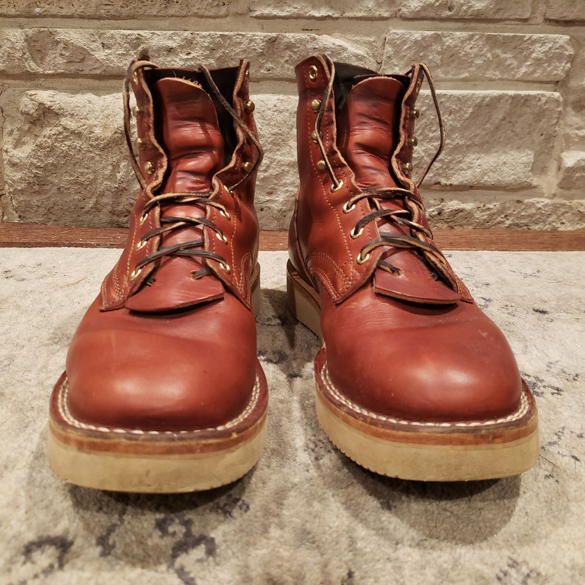 Photo by woutvafan on November 4, 2024 of the Nicks Free Range in Wickett & Craig Tan Oiled Latigo.