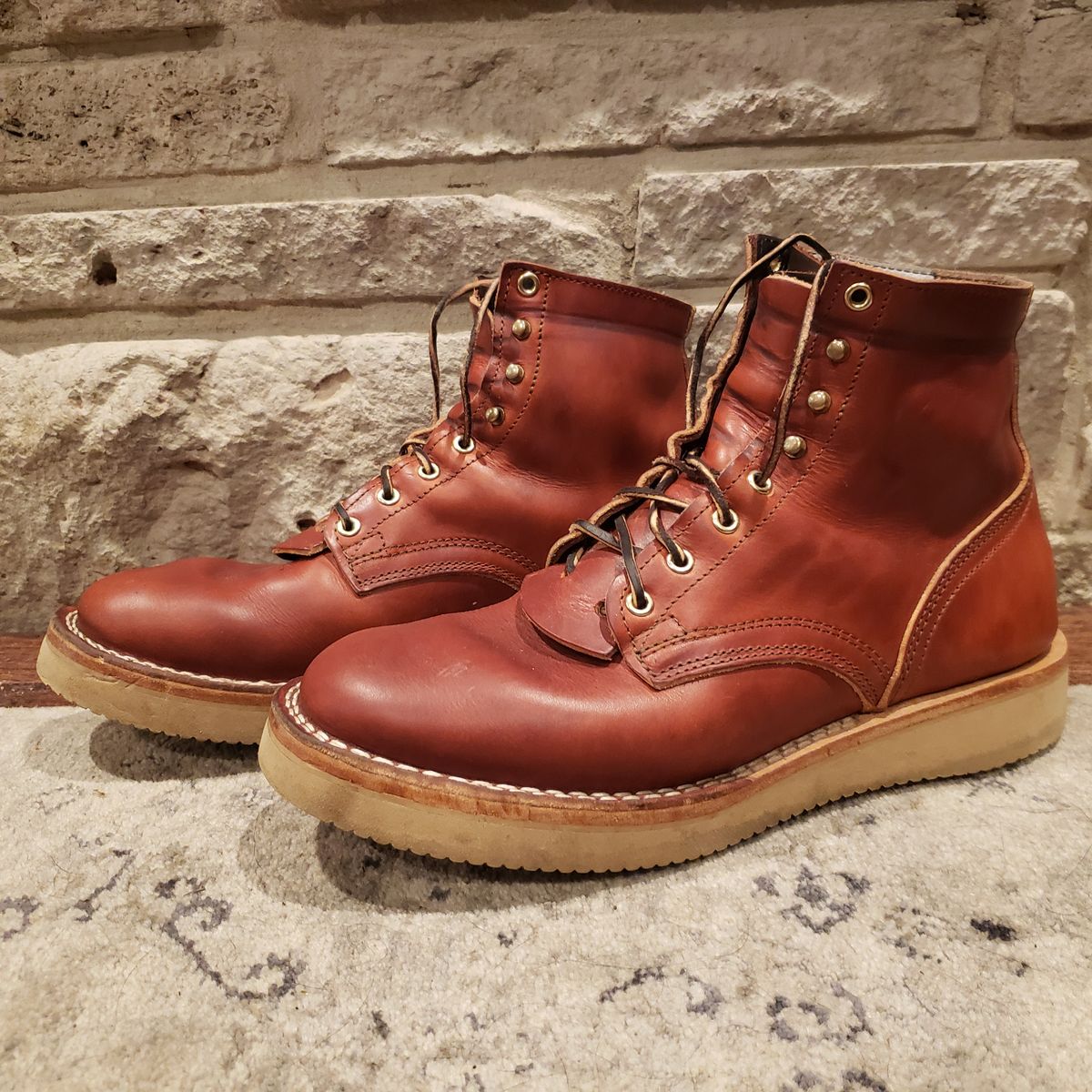Photo by woutvafan on November 4, 2024 of the Nicks Free Range in Wickett & Craig Tan Oiled Latigo.