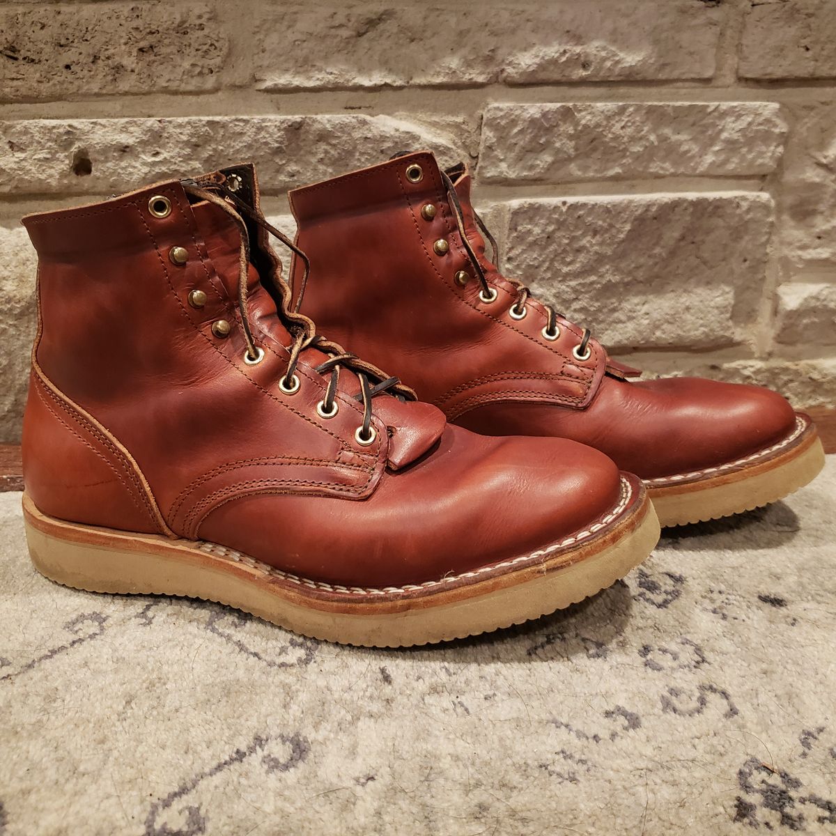 Photo by woutvafan on November 4, 2024 of the Nicks Free Range in Wickett & Craig Tan Oiled Latigo.