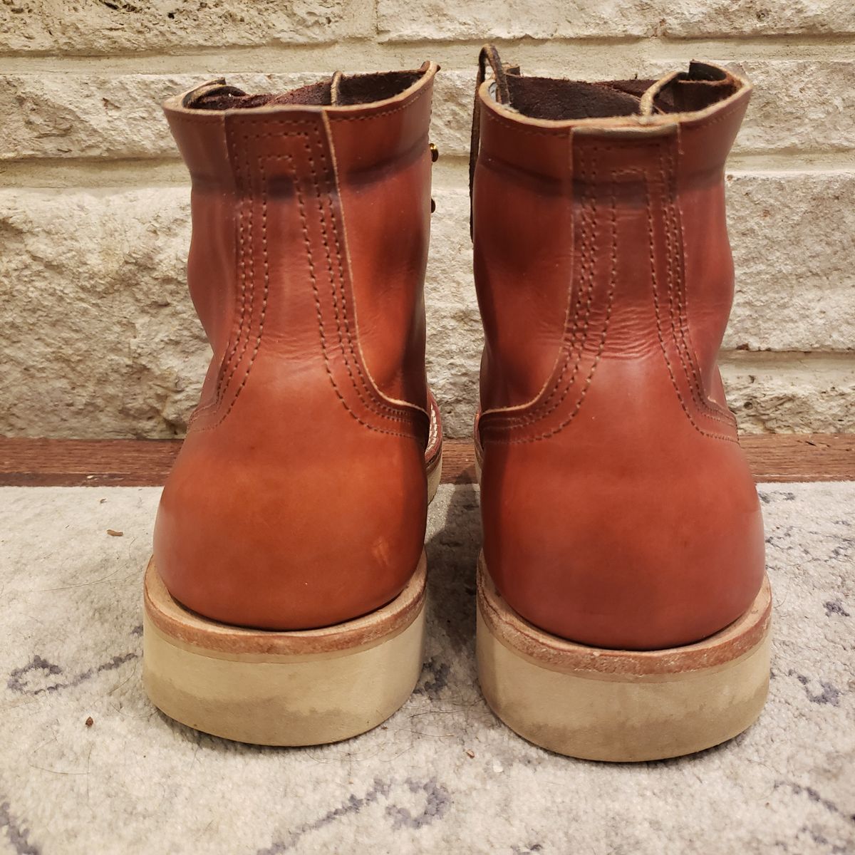Photo by woutvafan on December 4, 2024 of the Nicks Free Range in Wickett & Craig Tan Oiled Latigo.