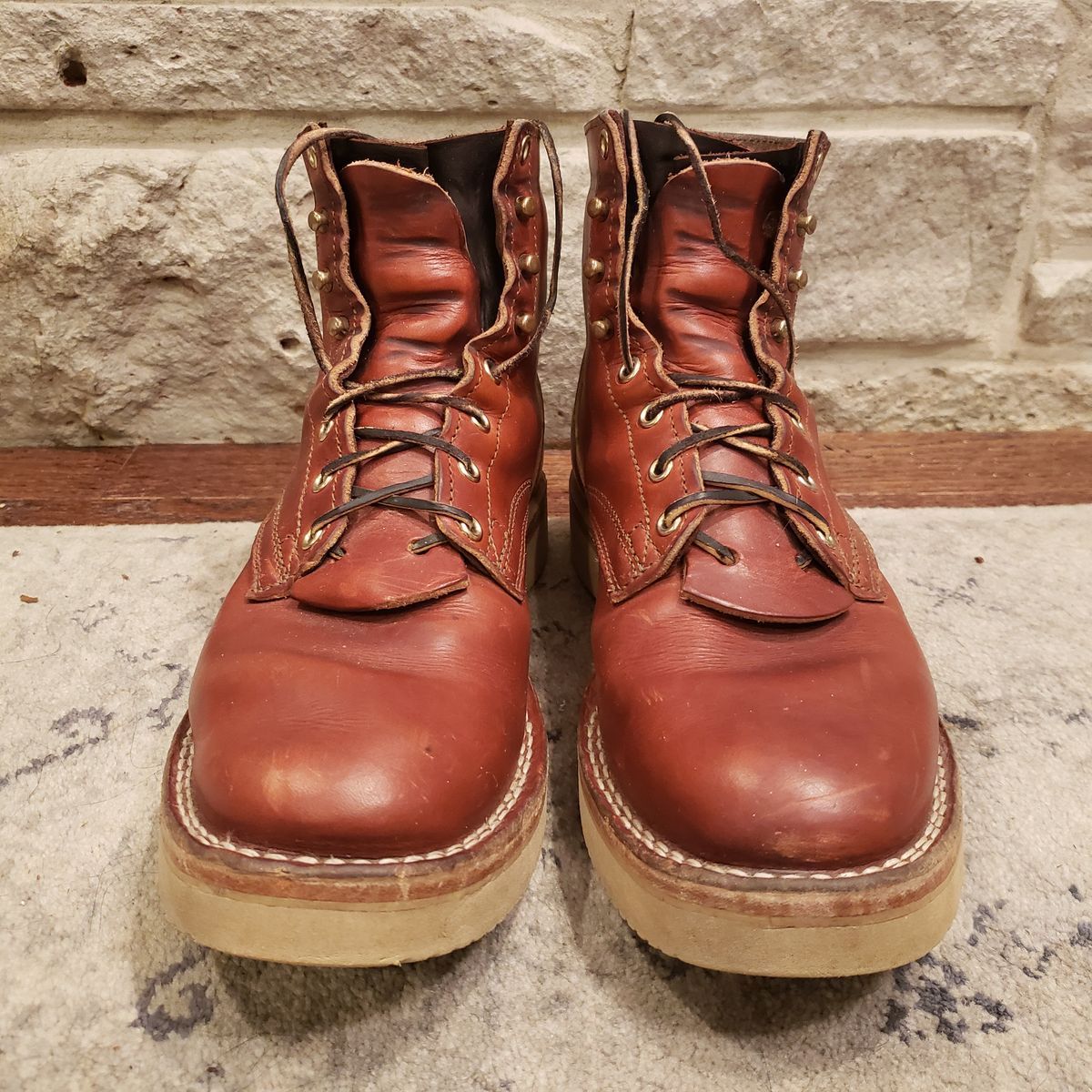 Photo by woutvafan on December 4, 2024 of the Nicks Free Range in Wickett & Craig Tan Oiled Latigo.