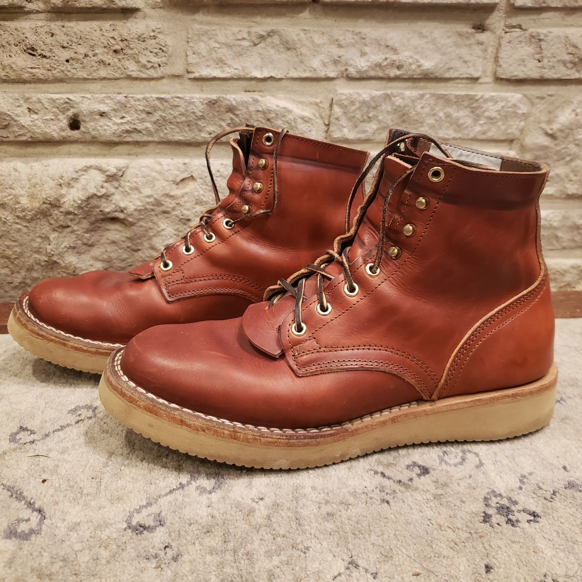 Photo by woutvafan on December 4, 2024 of the Nicks Free Range in Wickett & Craig Tan Oiled Latigo.