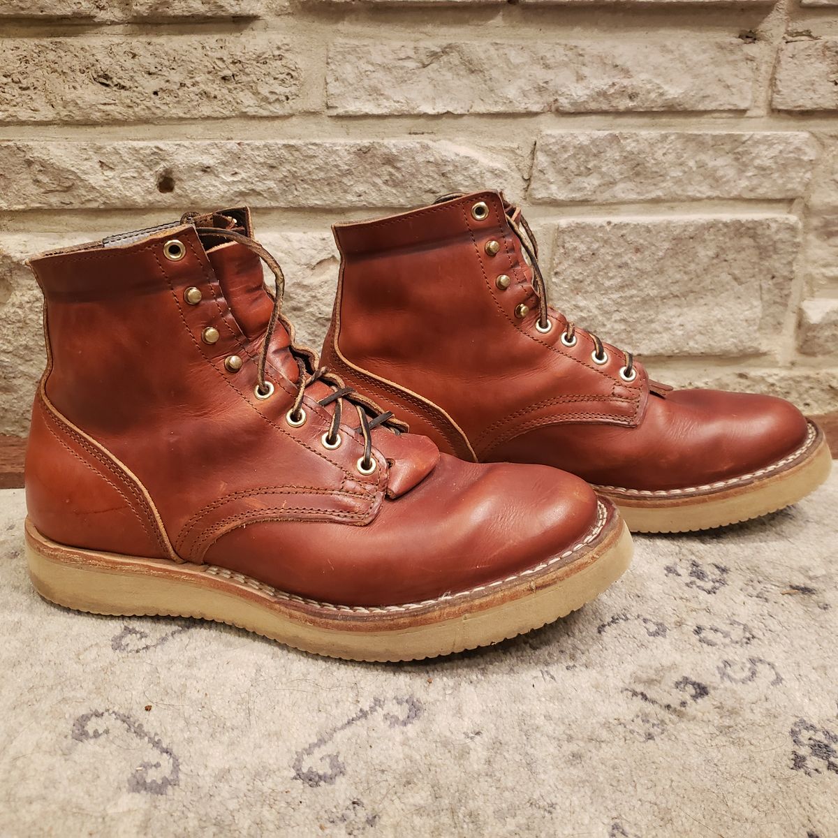 Photo by woutvafan on December 4, 2024 of the Nicks Free Range in Wickett & Craig Tan Oiled Latigo.