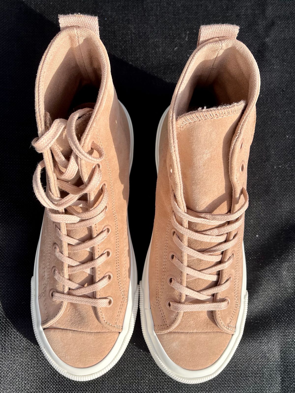 Photo by philbert on November 2, 2023 of the PF Flyers All American Hi Top in Blush Suede.