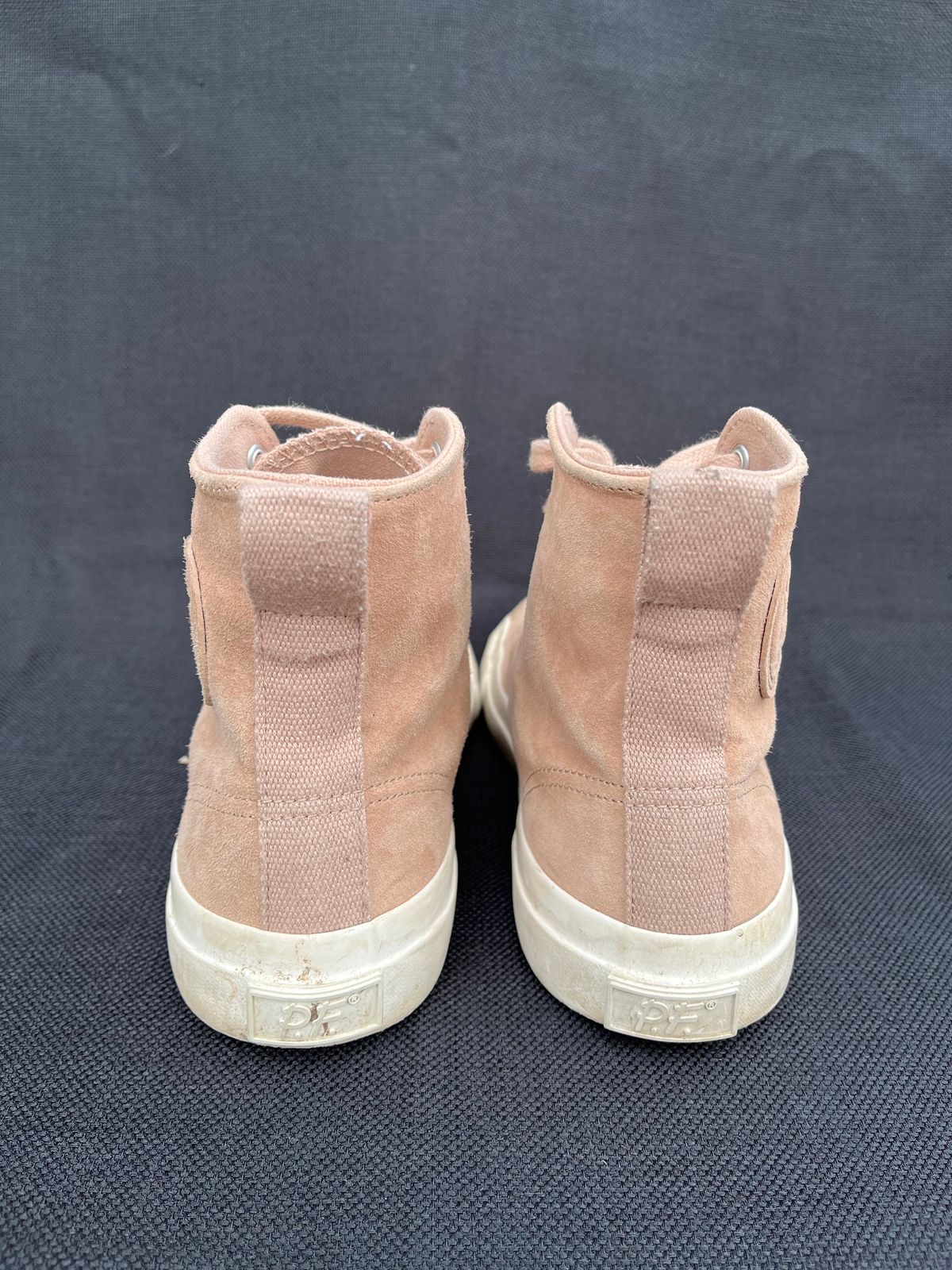 Photo by philbert on January 2, 2024 of the PF Flyers All American Hi Top in Blush Suede.