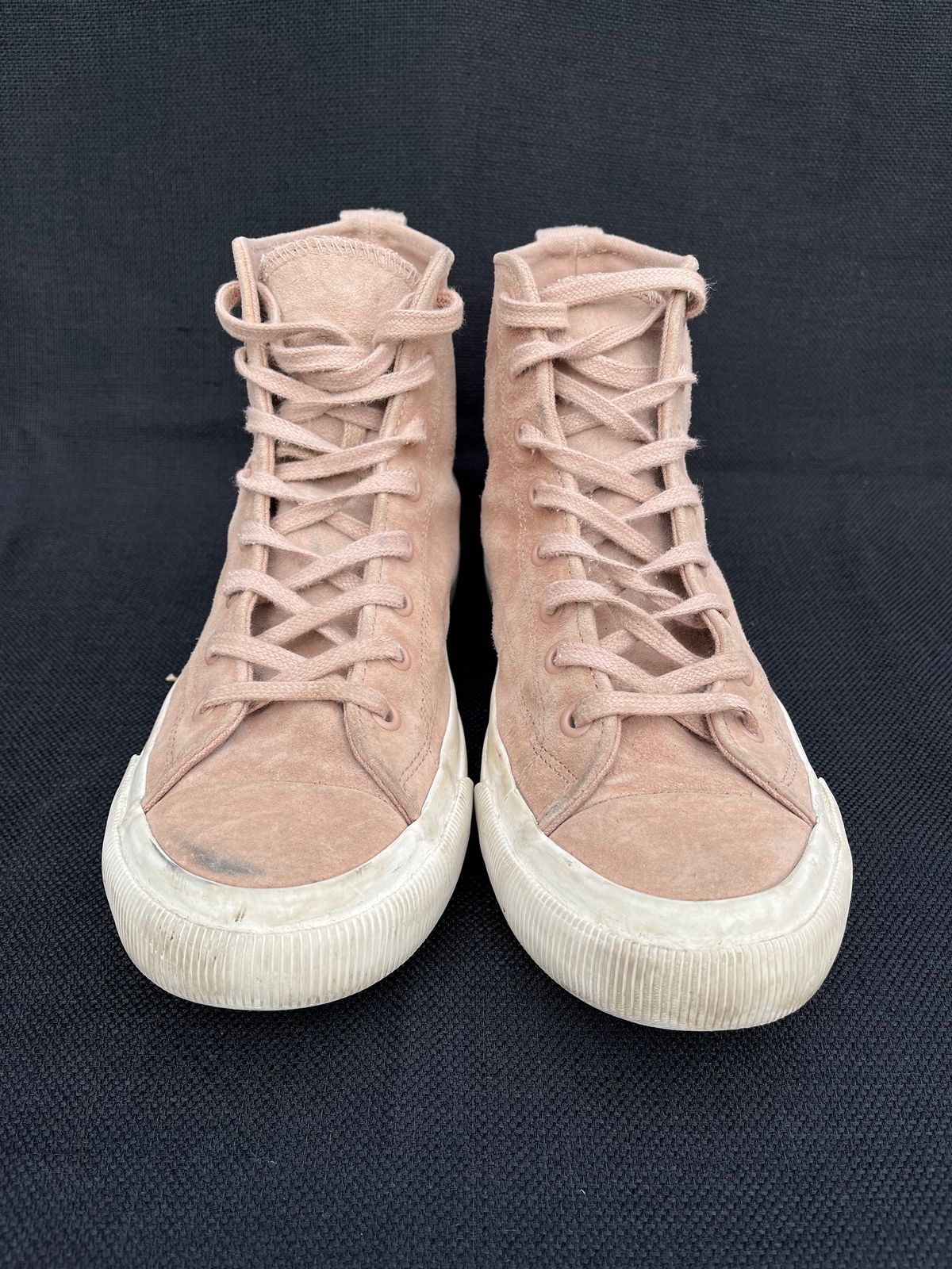 Photo by philbert on January 2, 2024 of the PF Flyers All American Hi Top in Blush Suede.