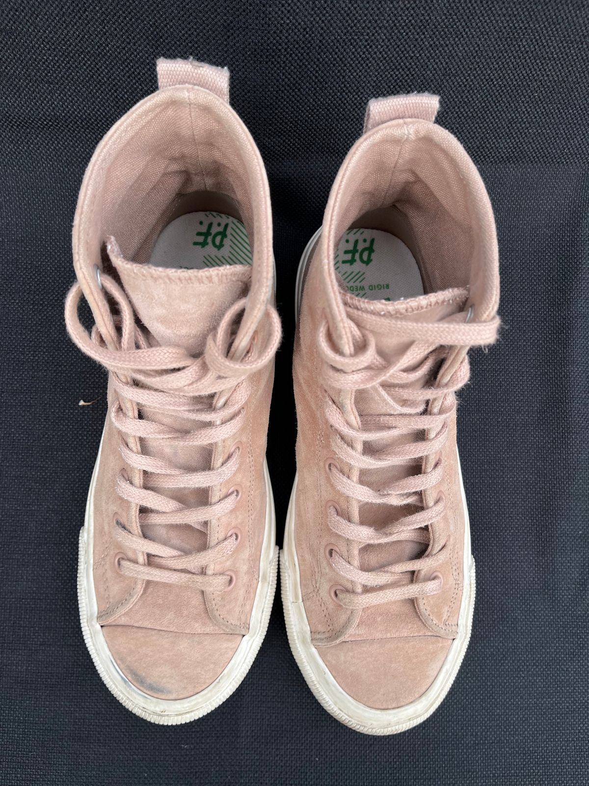 Photo by philbert on January 2, 2024 of the PF Flyers All American Hi Top in Blush Suede.