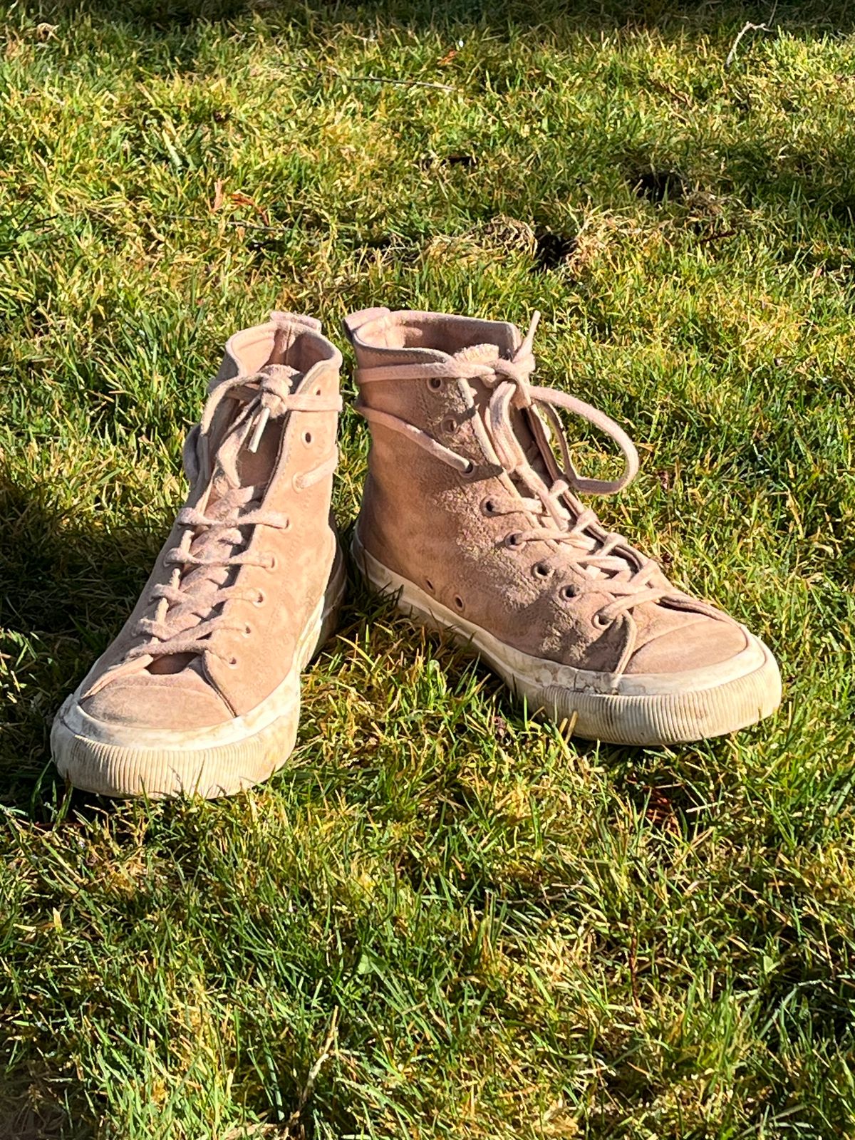 Photo by philbert on February 4, 2024 of the PF Flyers All American Hi Top in Blush Suede.