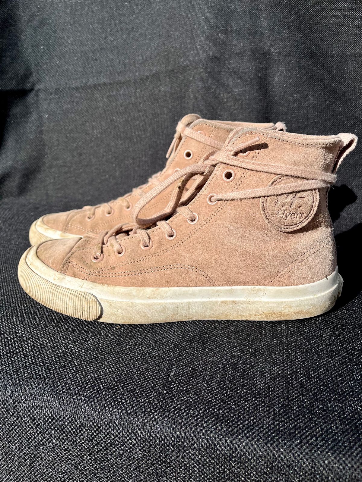 Photo by philbert on February 4, 2024 of the PF Flyers All American Hi Top in Blush Suede.