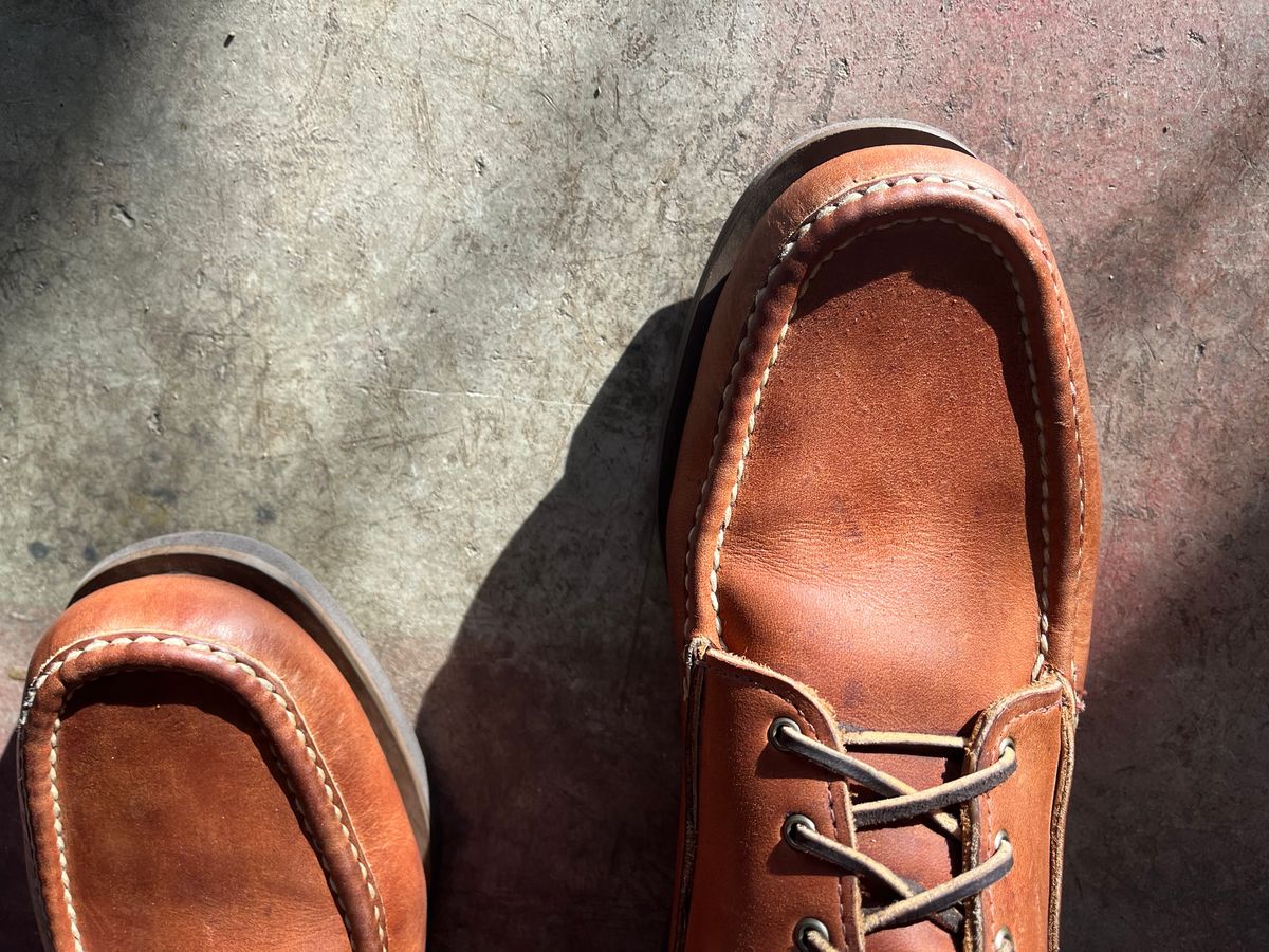 Photo by philbert on October 15, 2023 of the Russell Moccasin Co. Premier Chukka in Horween Rust Chamois.