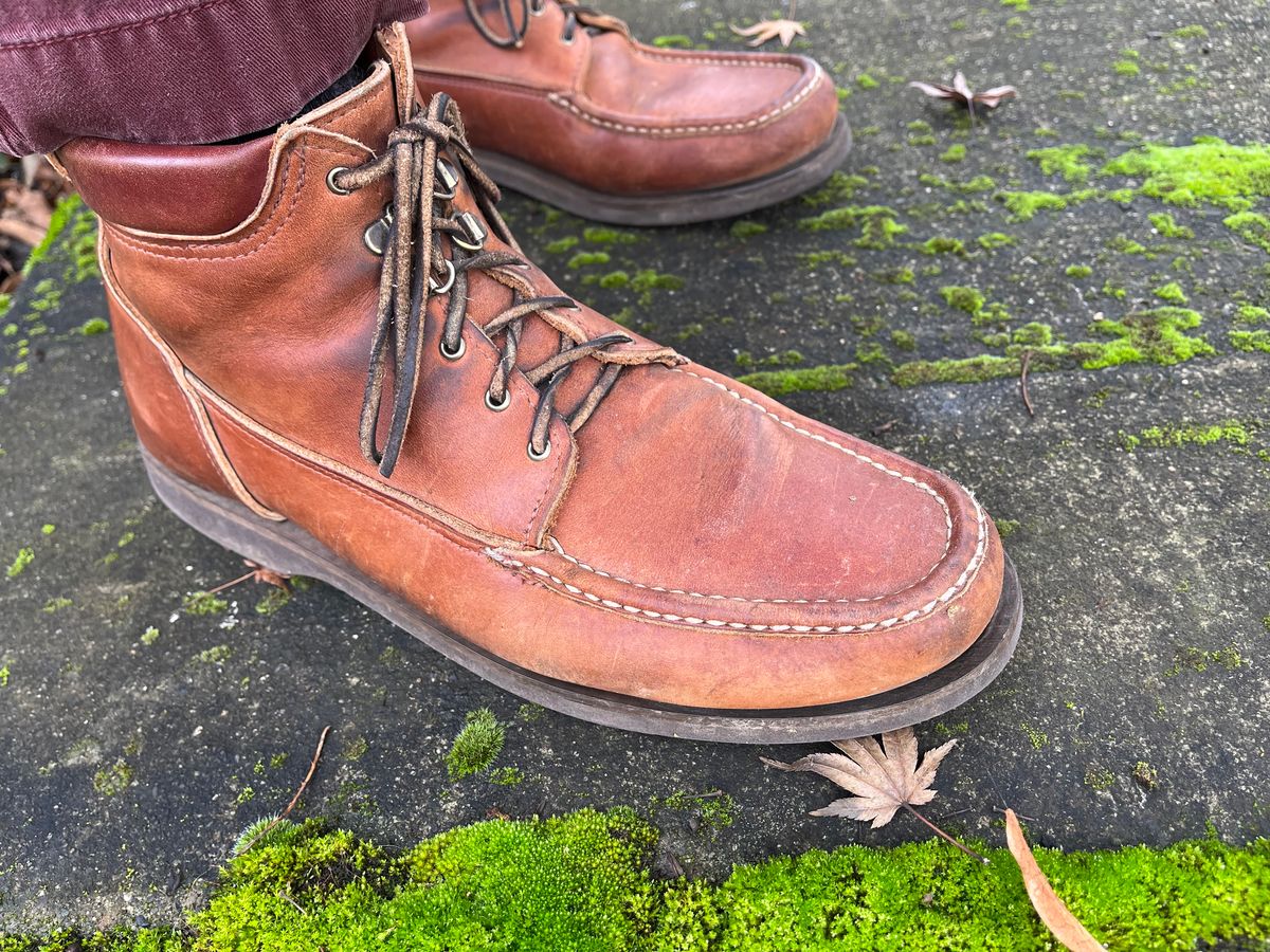 Photo by philbert on December 5, 2023 of the Russell Moccasin Co. Premier Chukka in Horween Rust Chamois.