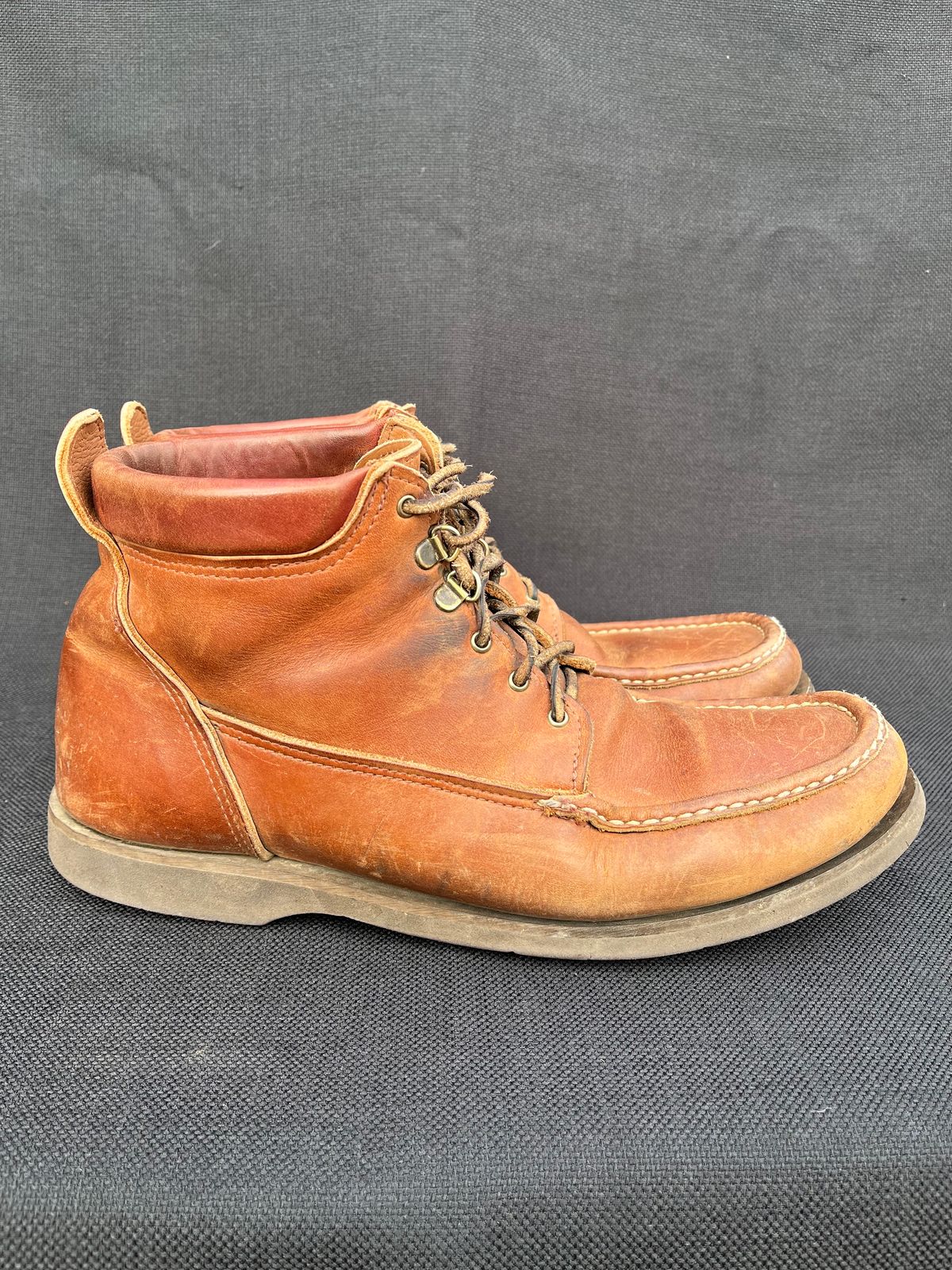 Photo by philbert on January 2, 2024 of the Russell Moccasin Co. Premier Chukka in Horween Rust Chamois.