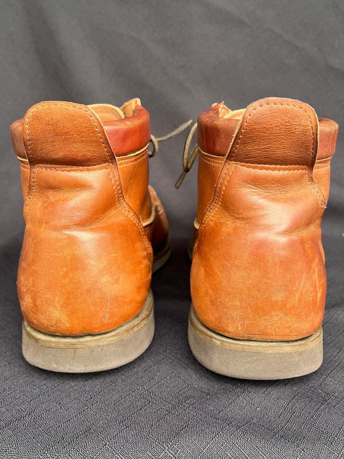 Photo by philbert on April 3, 2024 of the Russell Moccasin Co. Premier Chukka in Horween Rust Chamois.