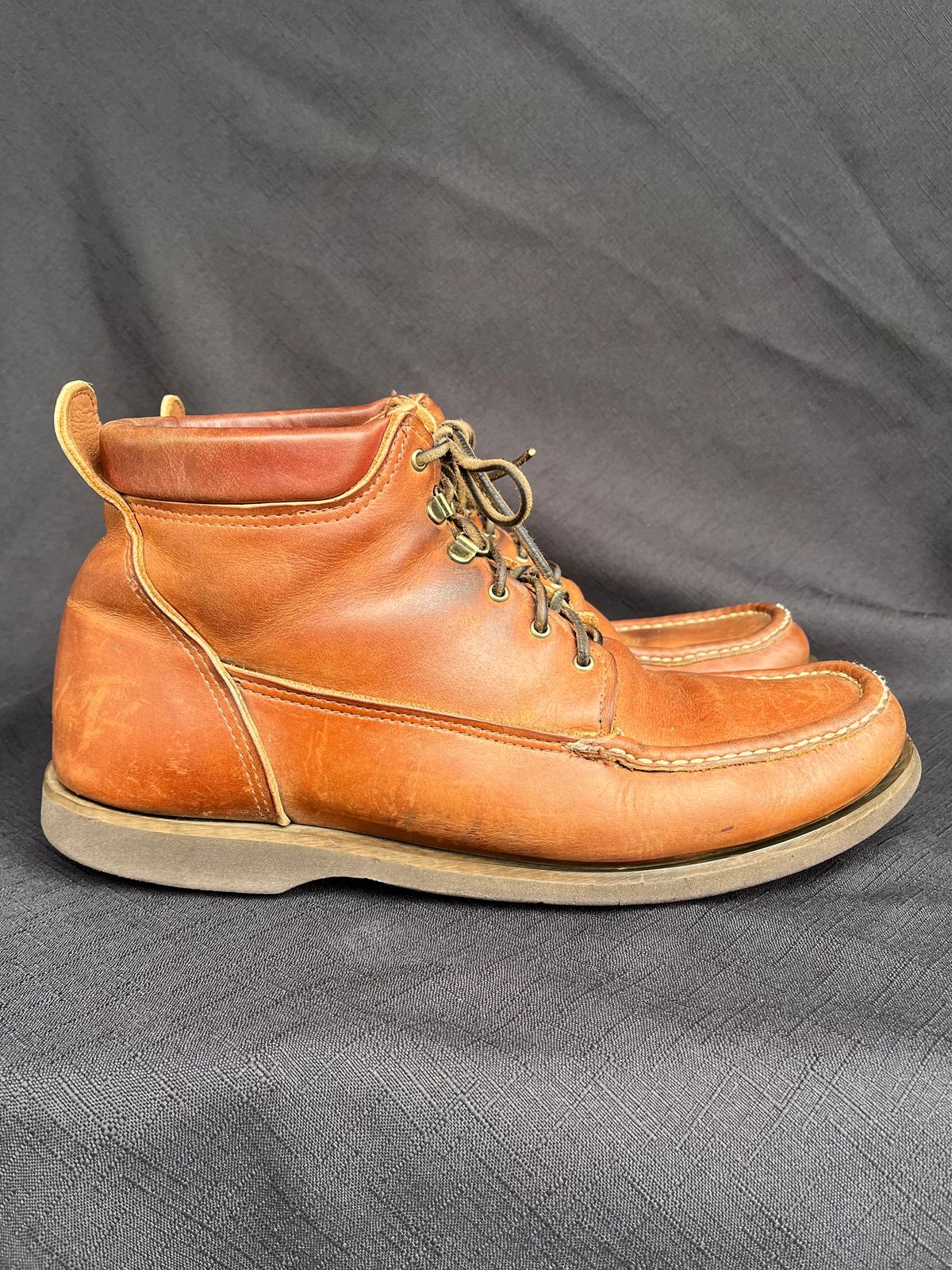 Photo by philbert on April 3, 2024 of the Russell Moccasin Co. Premier Chukka in Horween Rust Chamois.