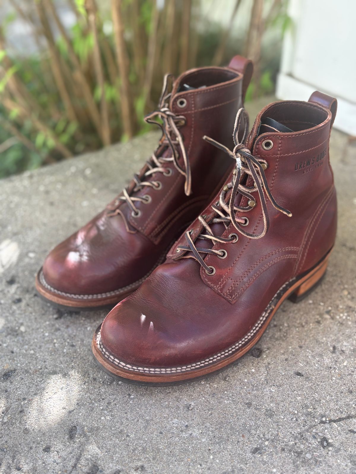 Photo by DiscoBiscuits on October 2, 2025 of the Drew's Boots 6-Inch Contractor in Rogue Smooth.